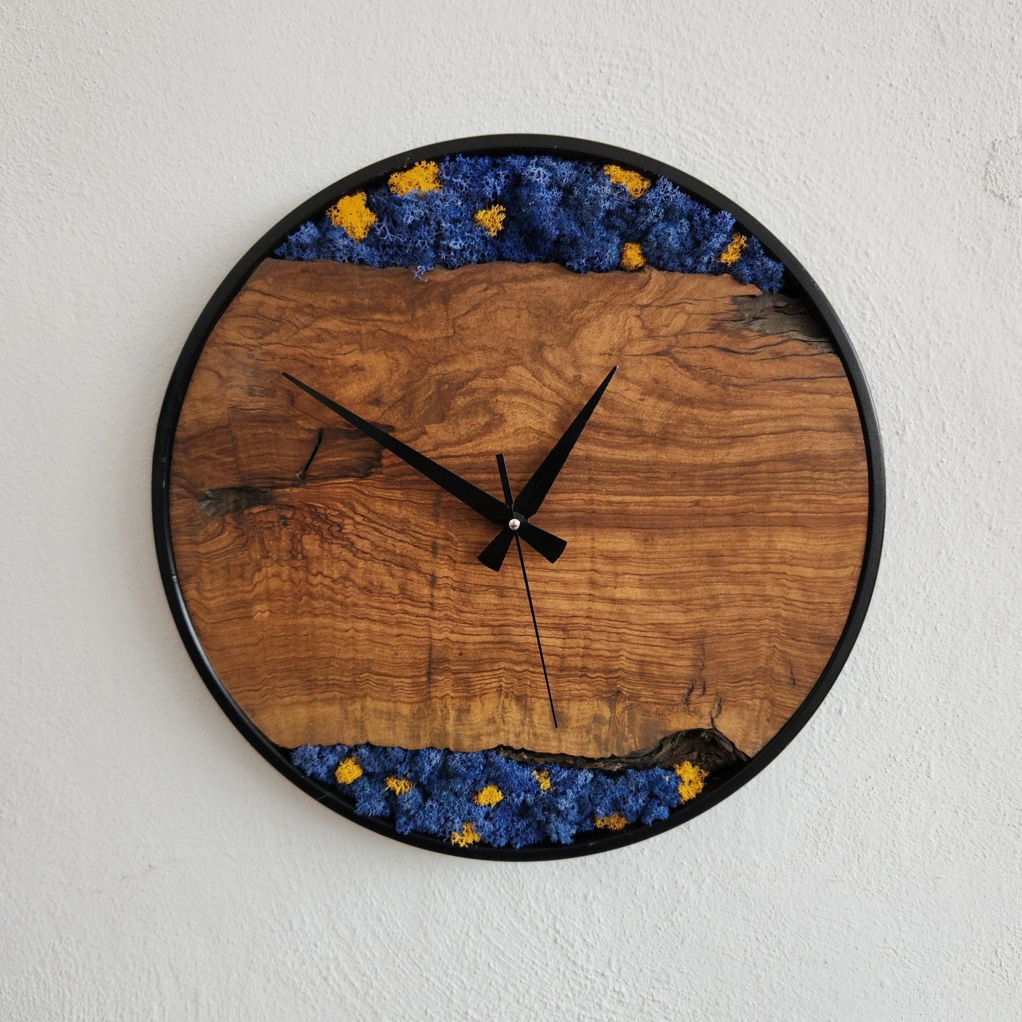 Timeless Elegance: The Style of Wooden Clocks On Wooden