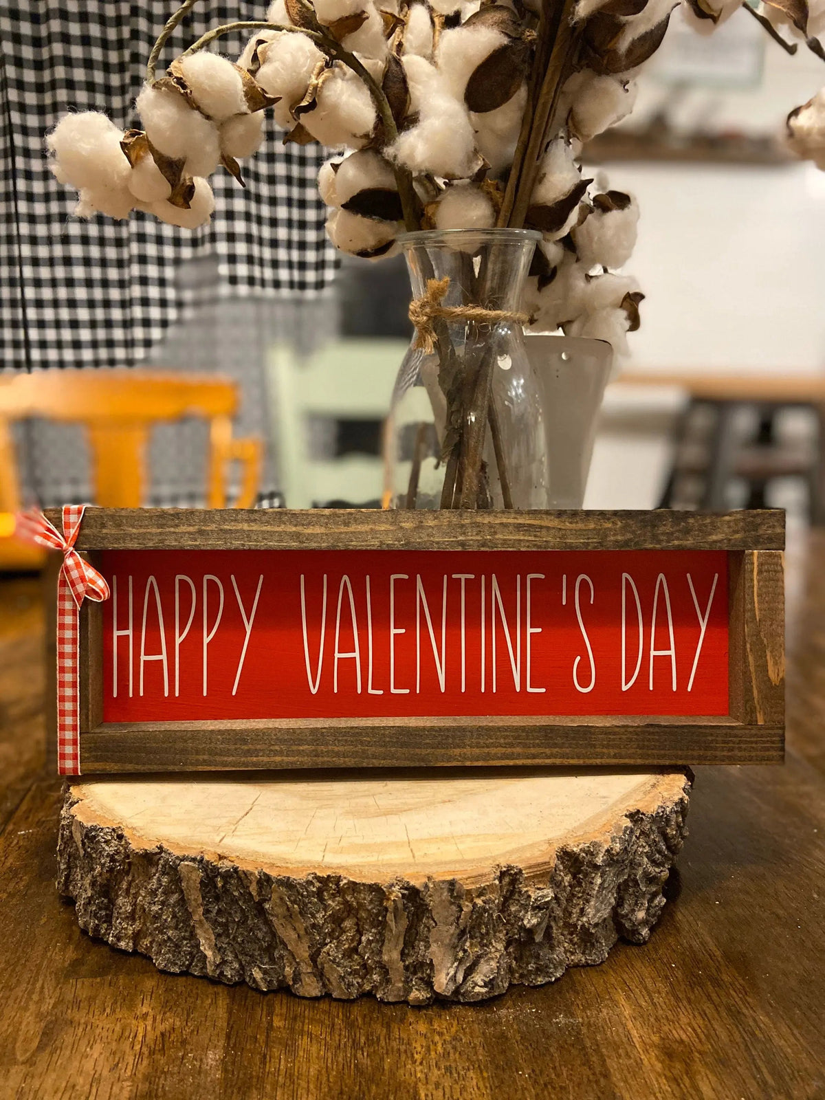 Red Happy Valentine’s Day Farmhouse Style Decor sign On Wooden