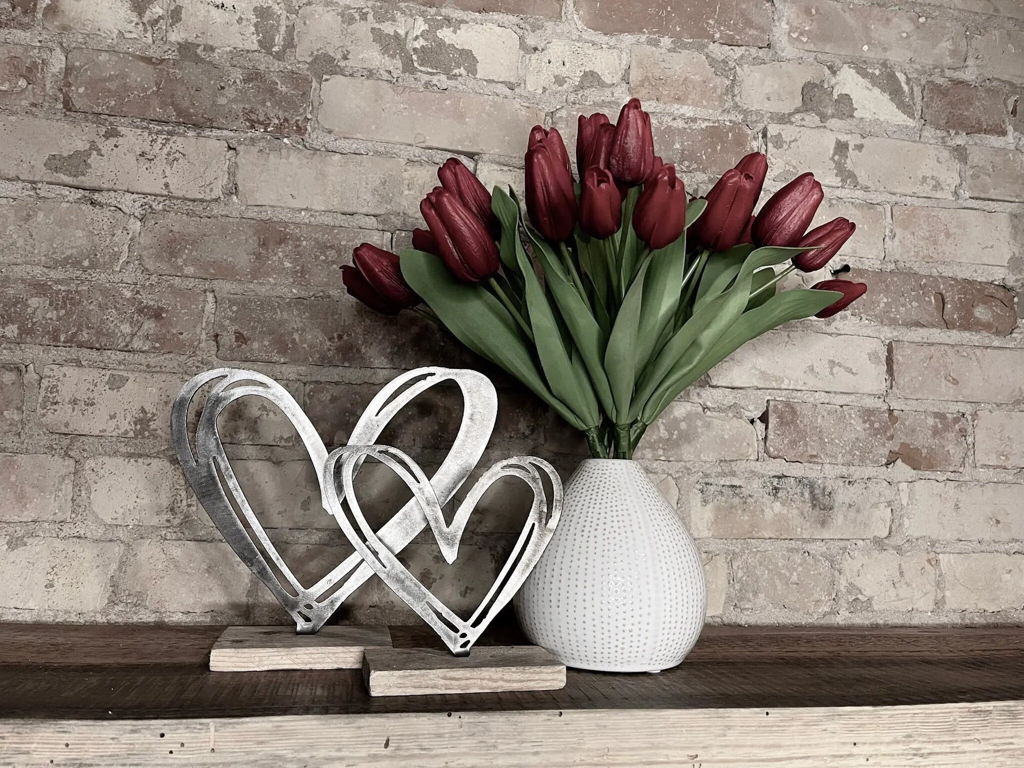 Set of 2 Wire Brushed Metal Heart Stands On Wooden